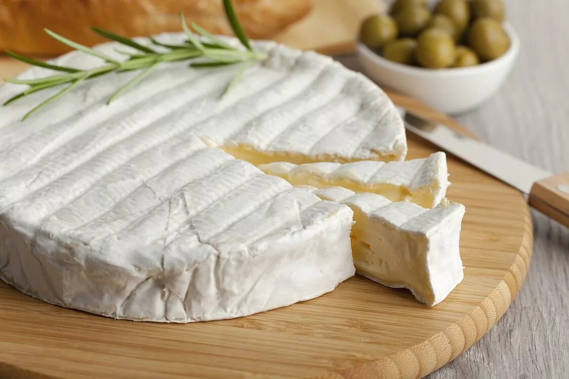 Сыр бри алти 60% 125г. Сыр бри (brie). Сыр бри и камамбер. Бри. Сыр бри монтарель.