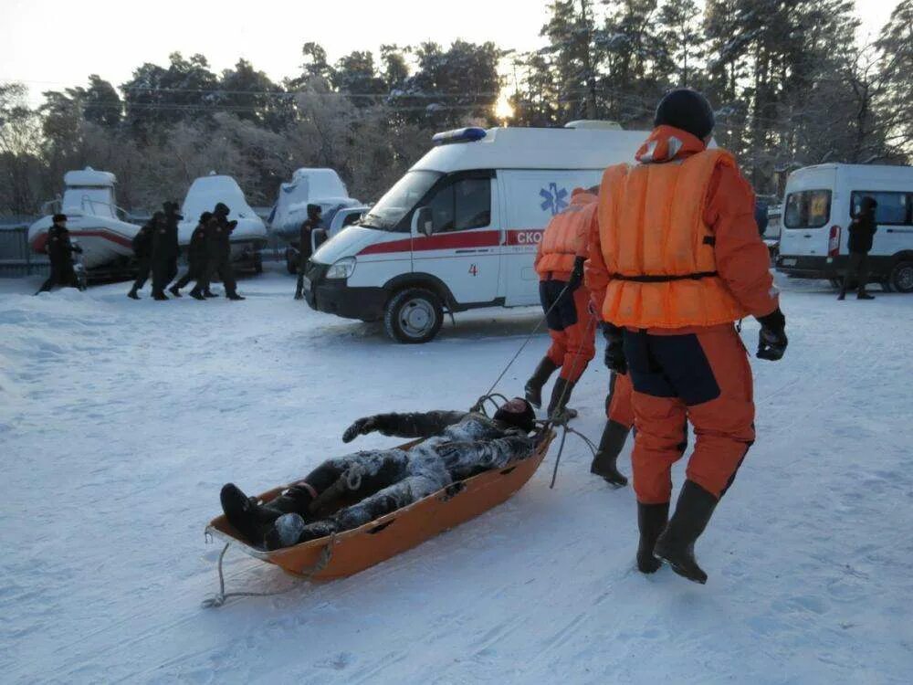 Спасатели на воде. Спасатели зимой. Пожарное спасательное дело