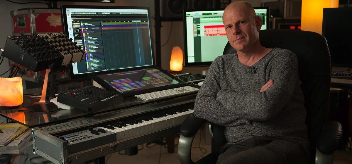 Tom holkenborg. Junkie xl. Том композитор. Тома композитор. Tom salta - updaam.