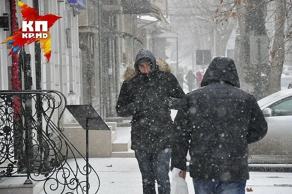 Погода в кишиневе сегодня. Кишинев в снегу. Снег в Молдове. Снегопад в Молдове сегодня. Снег в Молдавии сегодня.