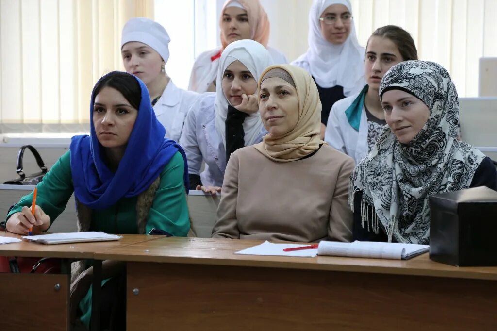 Колледж филиал дгту дербент. Башларова дербент. Башларова колледж в дербенте директор. Мед колледж башларова дербент инстаграм. Башларова дербент.