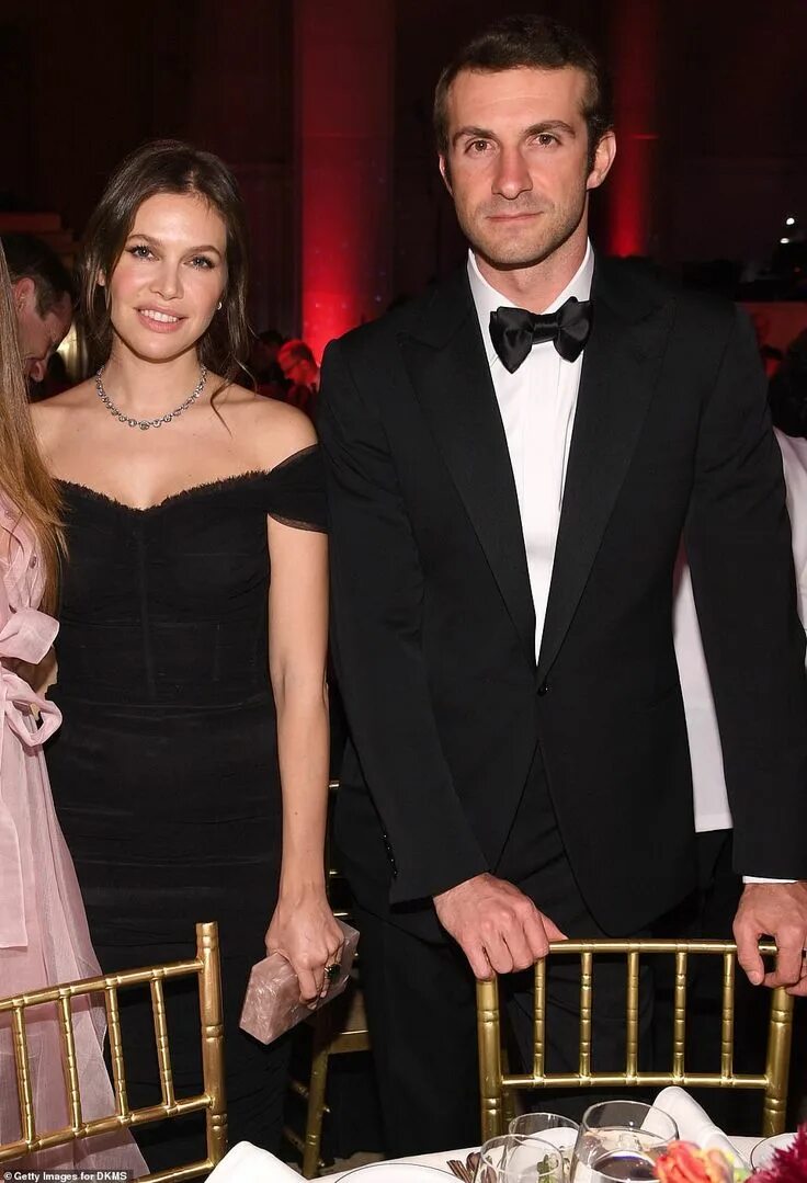 Dasha Zhukova Niarchos family Camille Rowe August 2021 Portofino