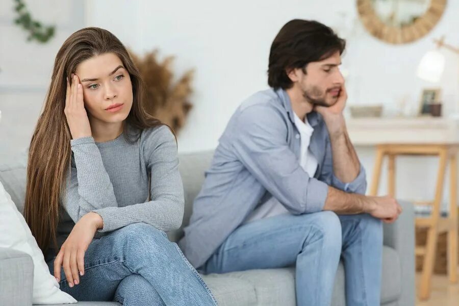 мужчина и женщина любовь. ругаться в праздники. ссора в новогоднюю ночь. ругаться в праздники. пьяный гость в ресторане.