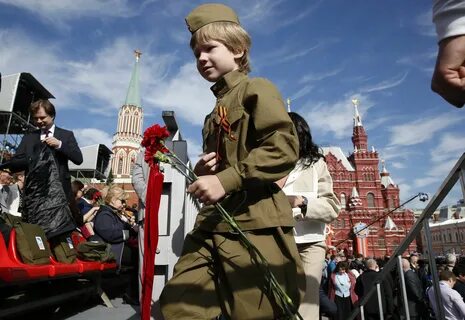 Праздник победы народ отмечает шарик воздушный автор