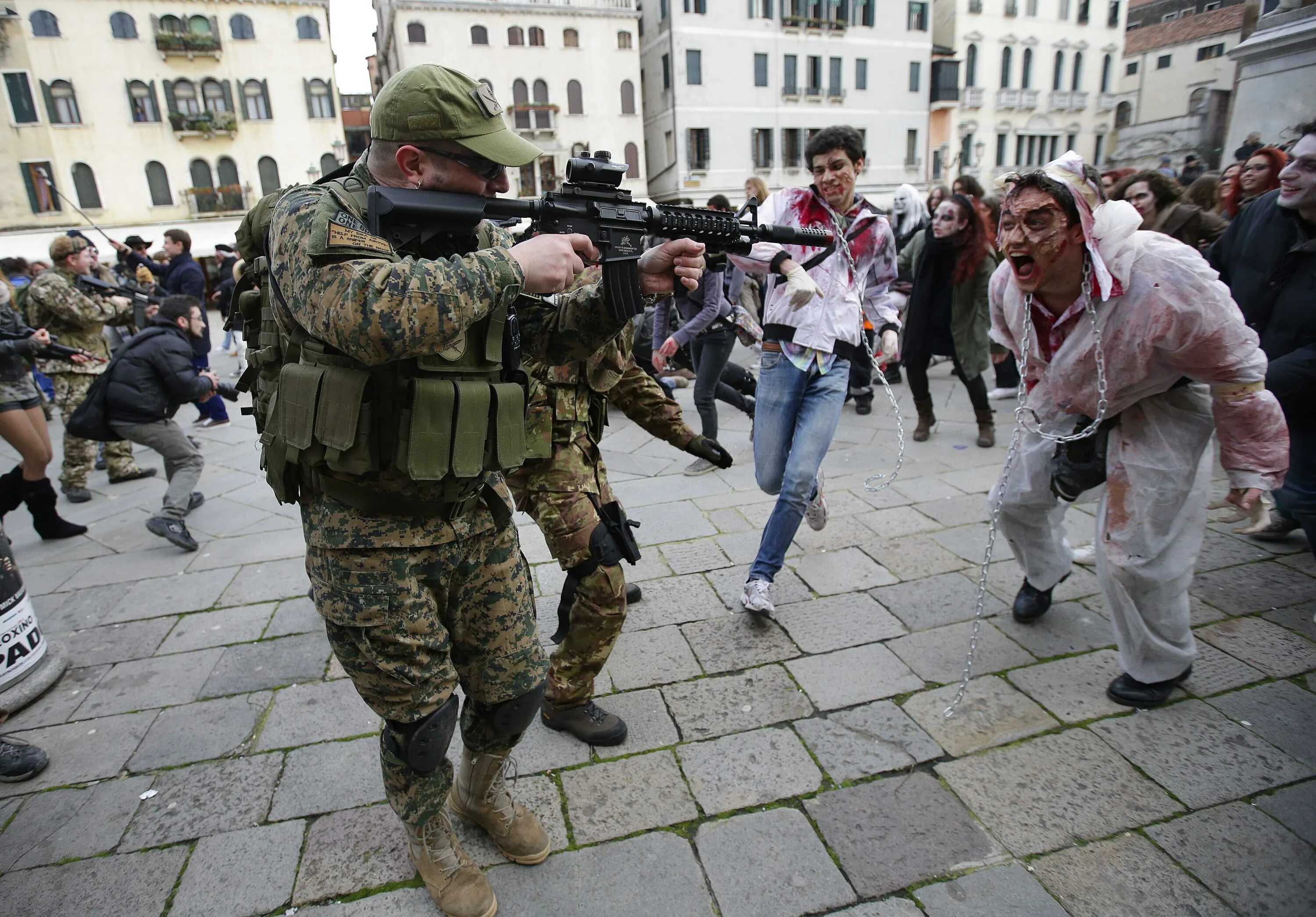 Город после апокалипсиса. Атлант город ходячие мертвецы. Зомби апокалипсис в сша. Зомби апокалипсис в сша. Лос анджелес зомби апокалипсис.
