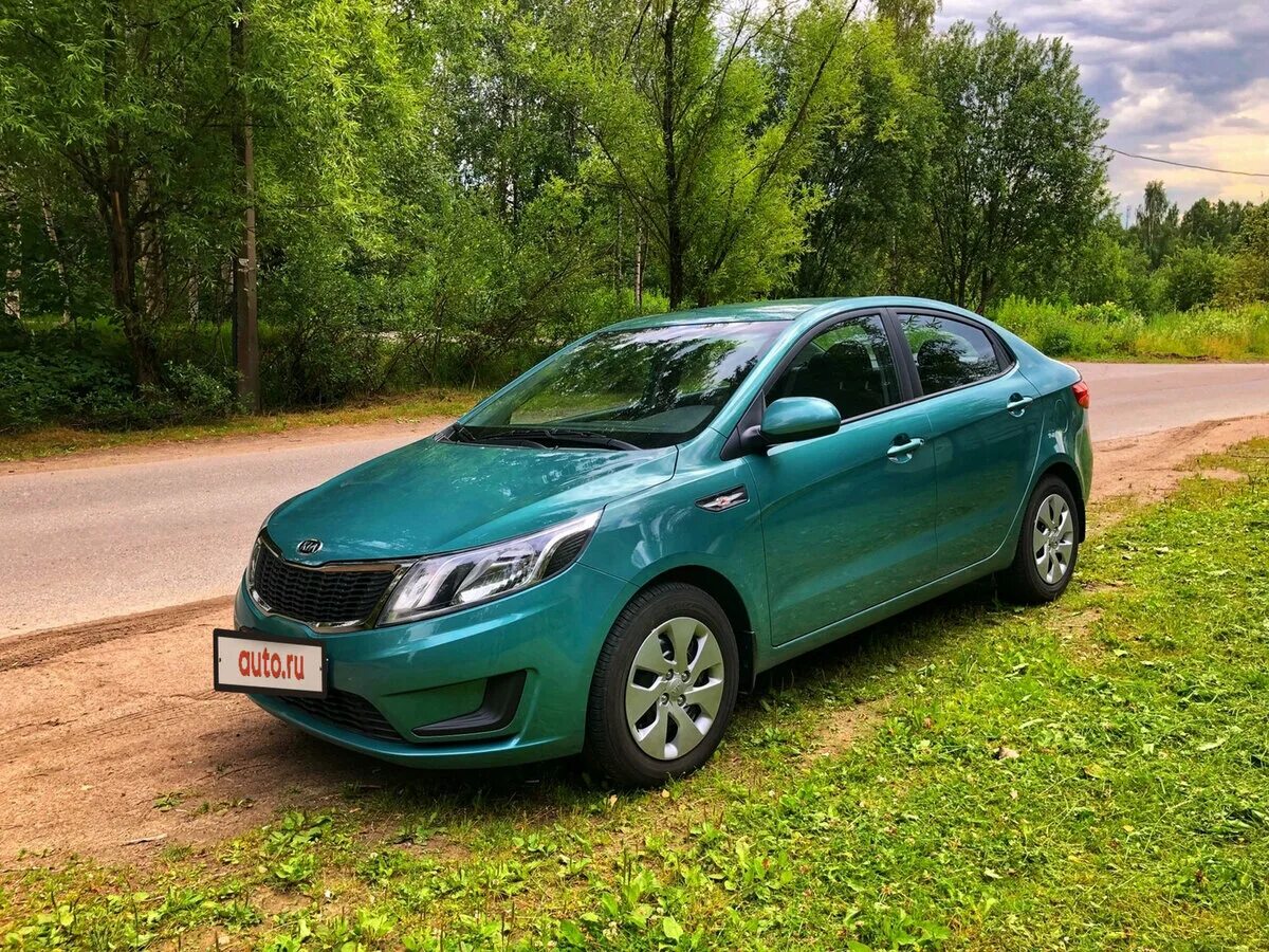 Kia Rio 3 зеленая. Kia Rio 2013 зеленая. Kia Rio 2015 зелёный. Kia Rio 2014 цвет зелёный.