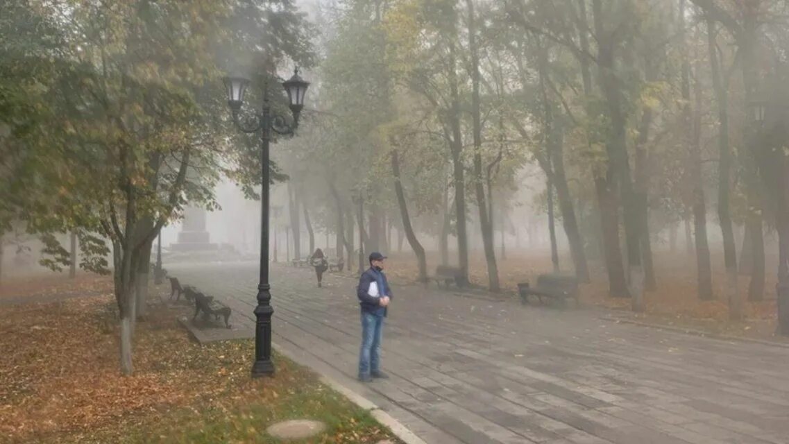 Погода в орле на две недели. Город Орел в тумане. Климат орла. Густой туман в Орле площадь Ленина. Туман в Орле сегодня.