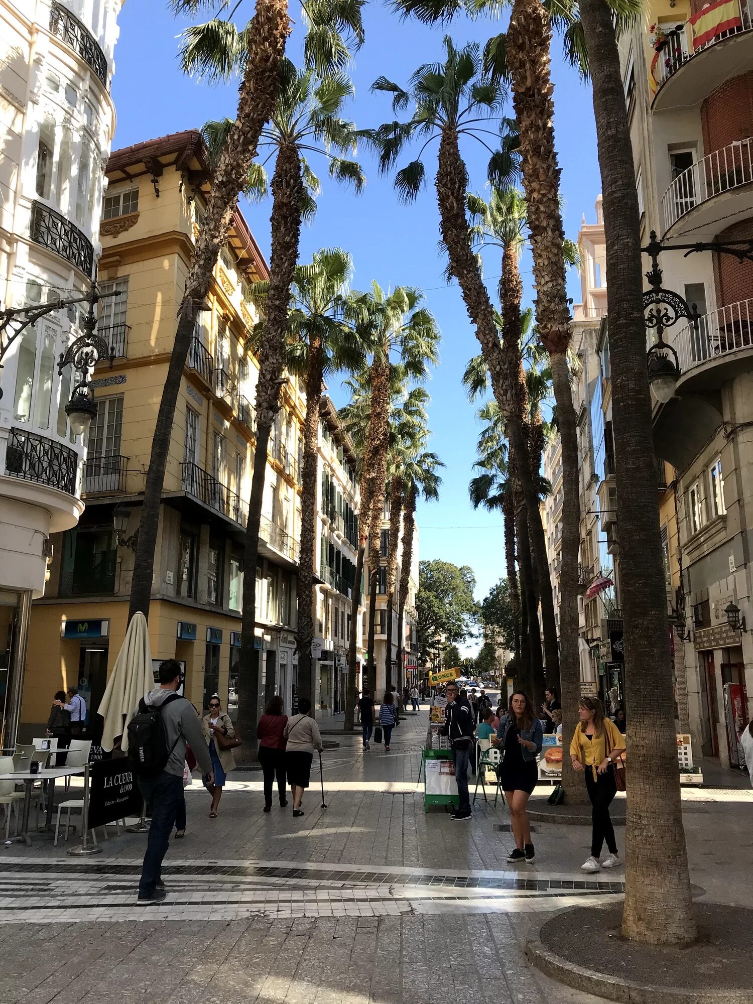 Города испании для жизни. Малага Испания. Малага Испания Центральная улица. Malaga город в Испании. Малага Испания улицы города.