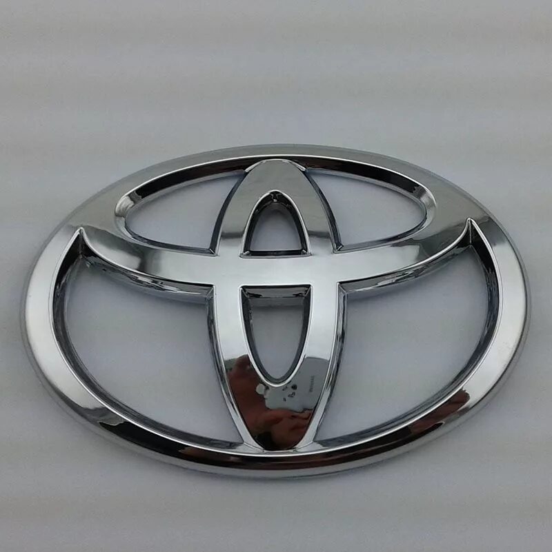 Знак тойоты машины. Значок Тойота Ярис передний. Эмблемы автомобилей Toyota. Значки иномарок Тойота. Тойота значок машины.