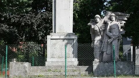 Памятники в благодарном