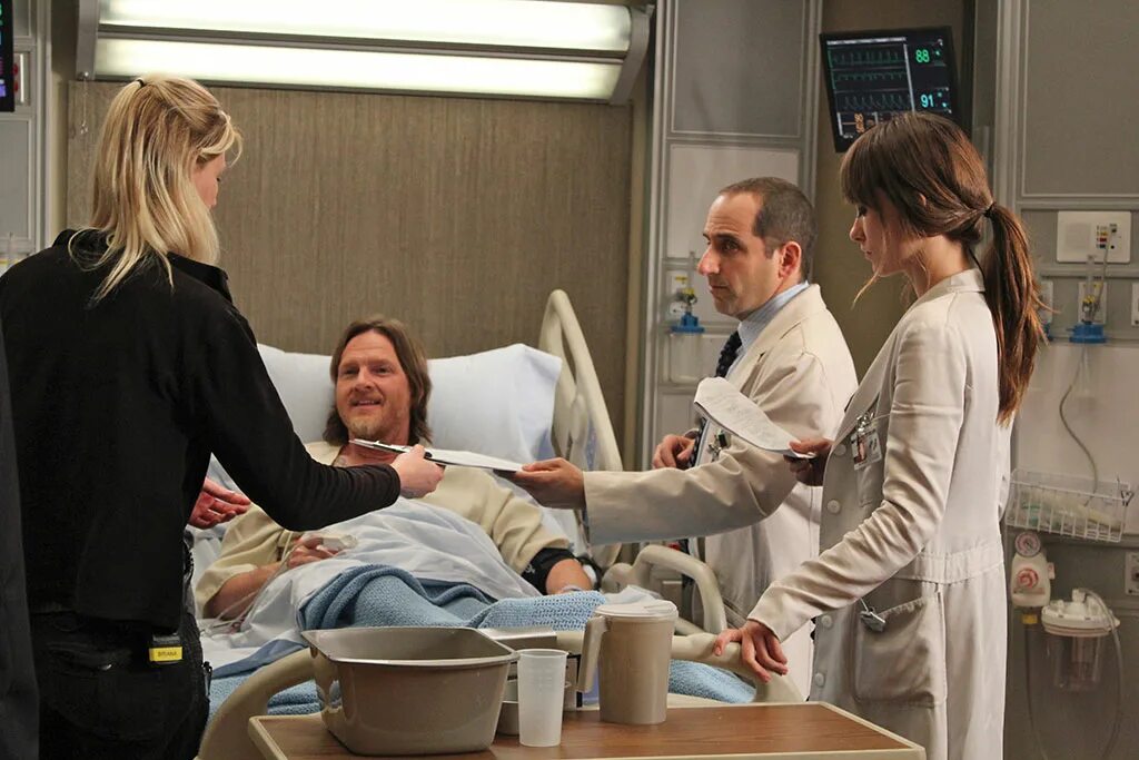 доктор хаус про психопатку. доктор хаус 2 сезон 13 серия. доктор хаус психопатка. кадмер доктор хаус. доктор хаус про психопатку.