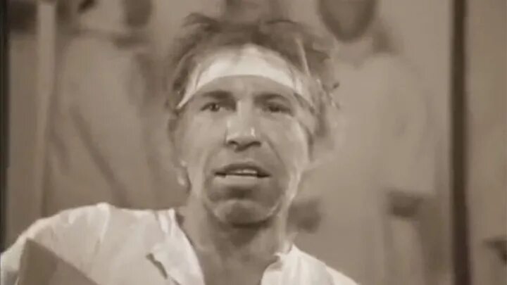 Полиграф полиграфович шариков с колокольчиком. Абырвалг собачье сердце. Шариков полиграф полиграфович. Собачье сердце полиграф полиграфович шариков. Шариков из собачьего сердца абырвалг.