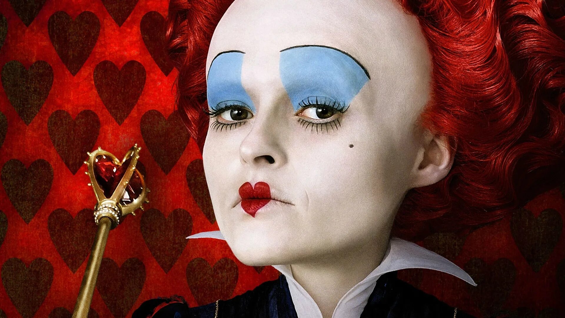 Червонная королева алиса. Хелена бонем картер красная королева. Красная королева из алисы в стране чудес. Червонная королева. Червовая королева из алисы в стране чудес фильм.