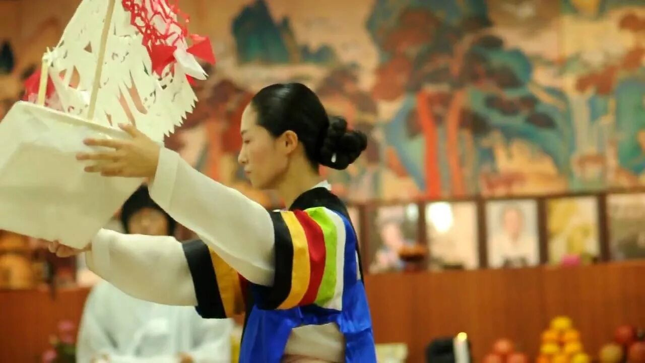 Песни шамана в корее. Южная корея религия шаманизм. Мудан корея. Песни шамана в корее. Мудан шаман.