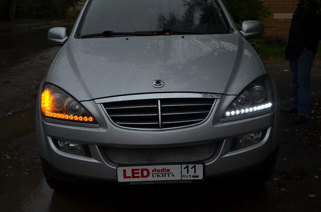 Фары ссангйонг кайрон. Ssangyong kyron led задние фонари. kyron альтернативная оптика. фары саньенг кайрон. ангельские глазки санг енг кайрон.