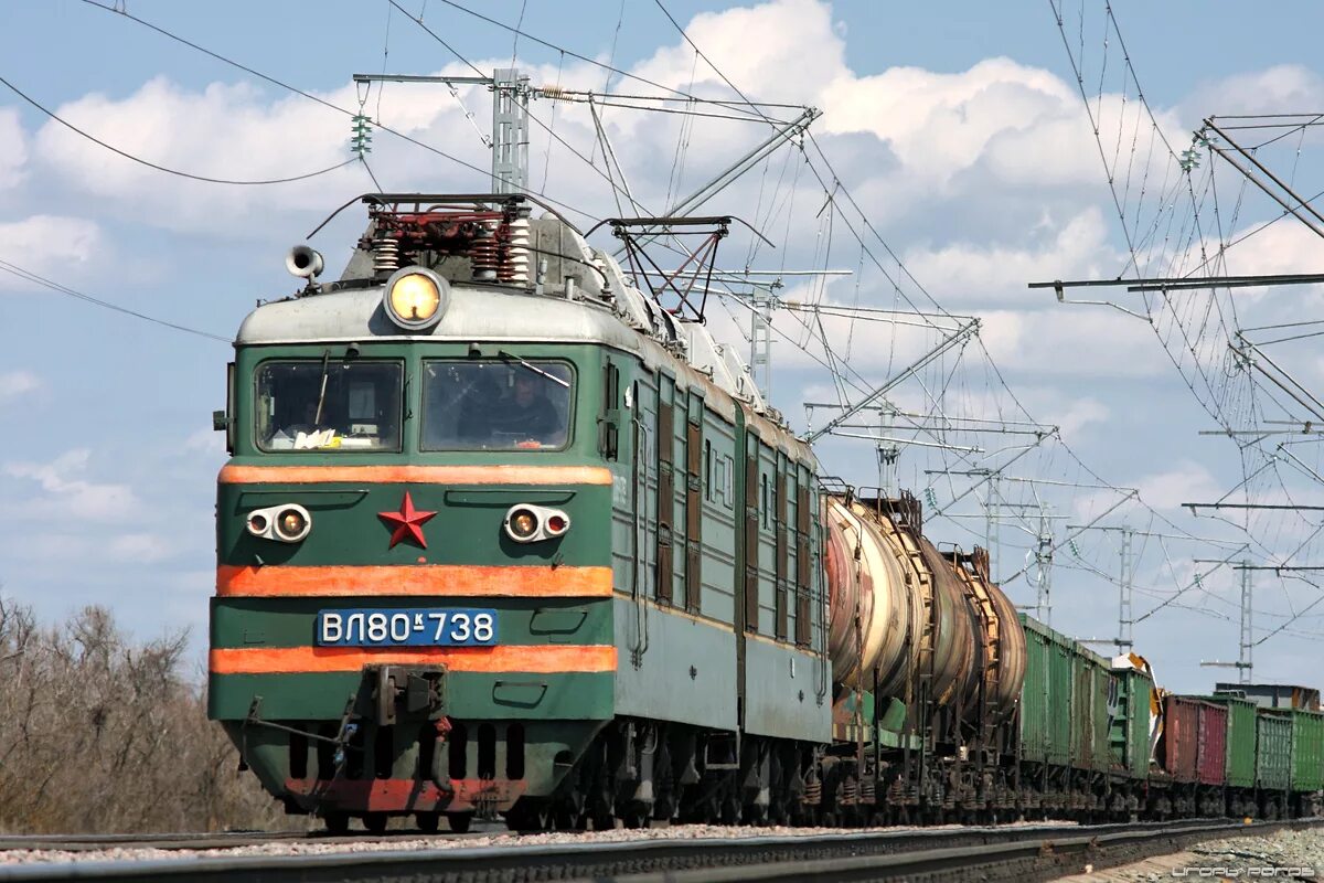 Электровоз вл80р. Вл80 электровоз. Вл80р-1630. Списанные вл 80. Заброшенные электровозы вл 80.