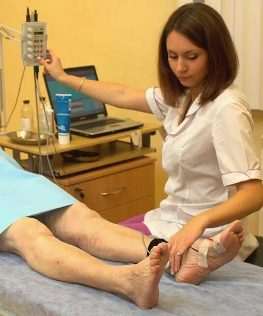 Пройти энмг нижних конечностей. Эмг стимуляционная нижних конечностей. стимуляционная электронейромиография. нмпг нижних конечностей. стимуляционная электронейромиография нижних конечностей.