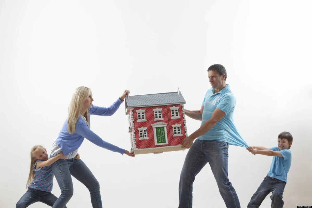 Ипотеку после развода можно. Раздел имущества при разводе. Раздел квартиры при разводе. Ипотека дети. Ипотека при разводе.