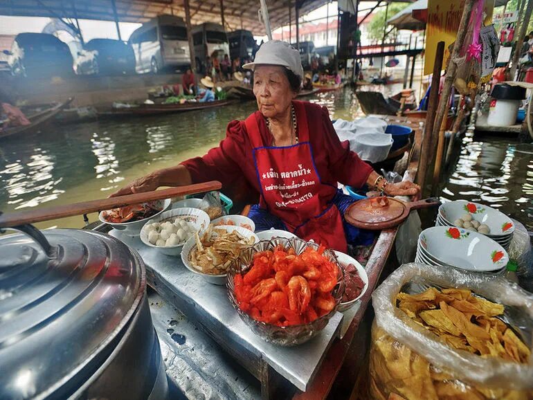 Фрукты в бангкоке. Плавучий рынок в Тайланде. Ратчабури Таиланд. Floating Market в Тайланде. Рынок на воде в Паттайе.