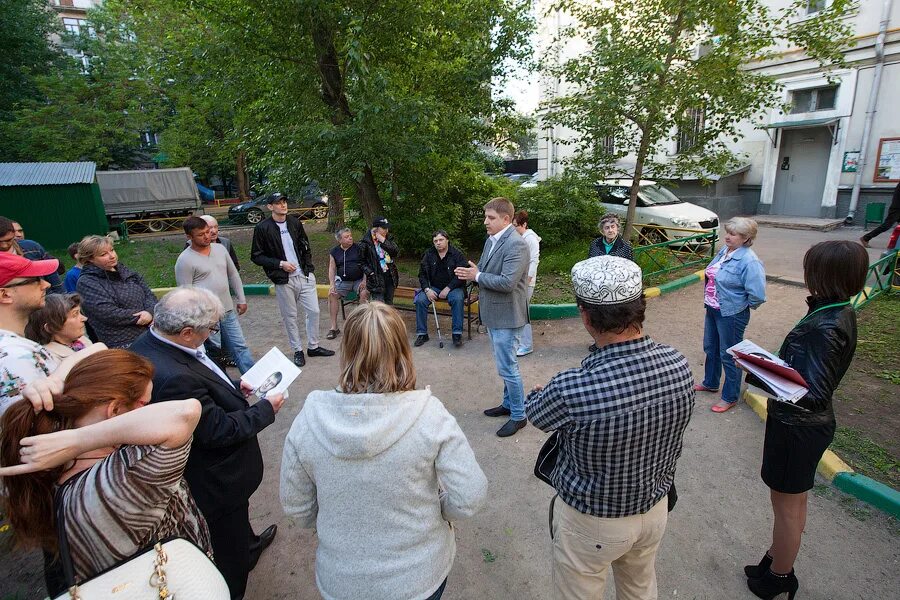 Улица слепнева кингисепп. Выборы во дворе. Выборы во дворе. Выборы во дворе. Женская ассамблея осташков.