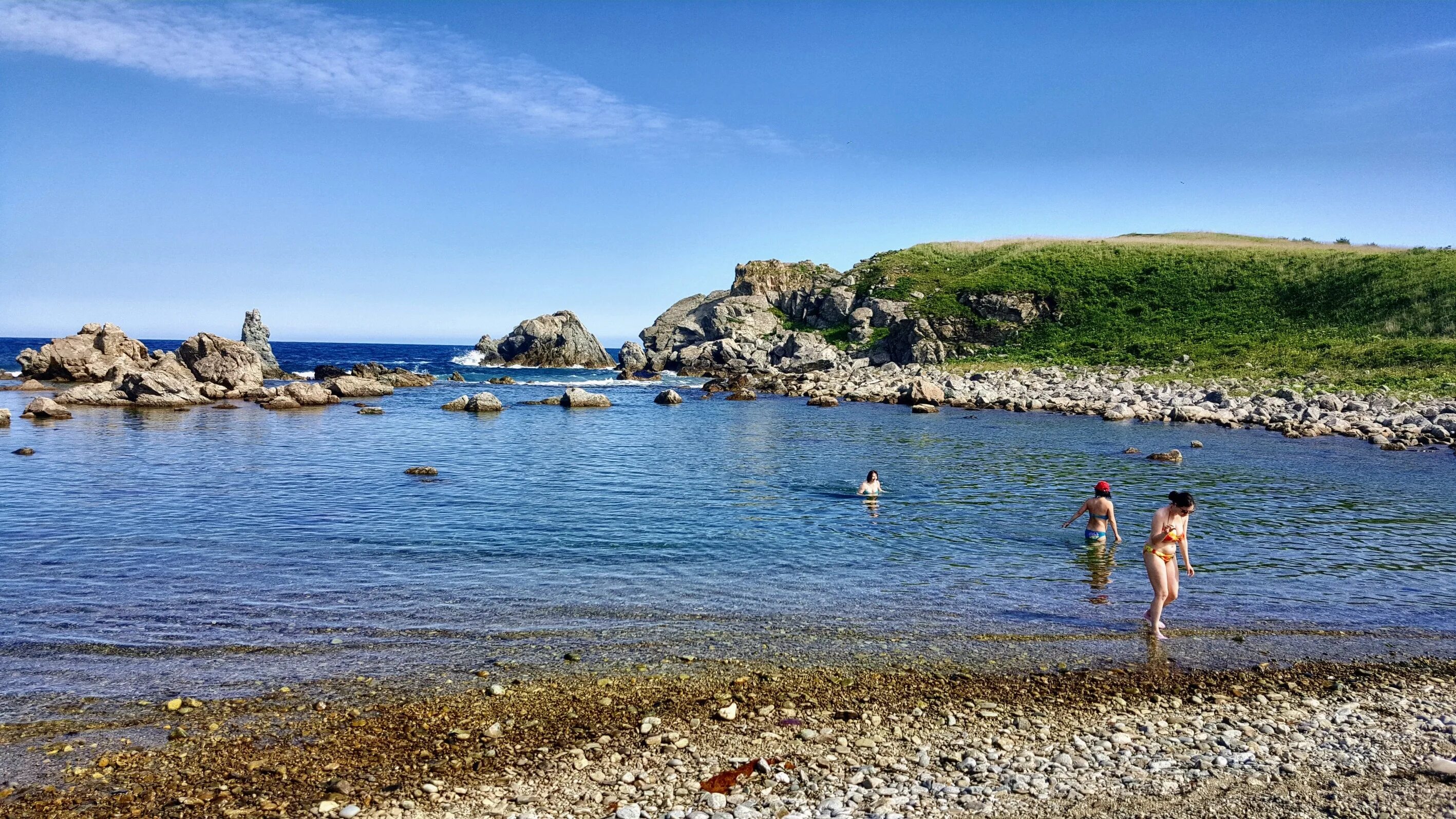 Бухта теплая. Японское море бухта витязь. Бухта теплая. Бухта теплая. Бухта витязь осенью.