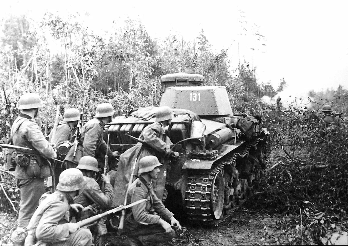 Германия между войнами. PZ 35t 1941. 2-Я танковая дивизия вермахта 1943. 7 Танковая дивизия вермахта 1941 PZ Kpfw i. PZ 35t хроника.