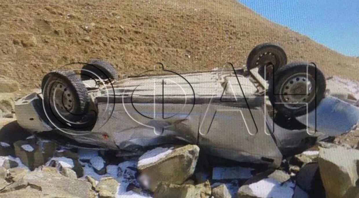 Цены на авто упали в 2024. Автомобиль упал с обрыва. Дагестан машина упала в водопад. Падение машины с обрыва в Дагестане.