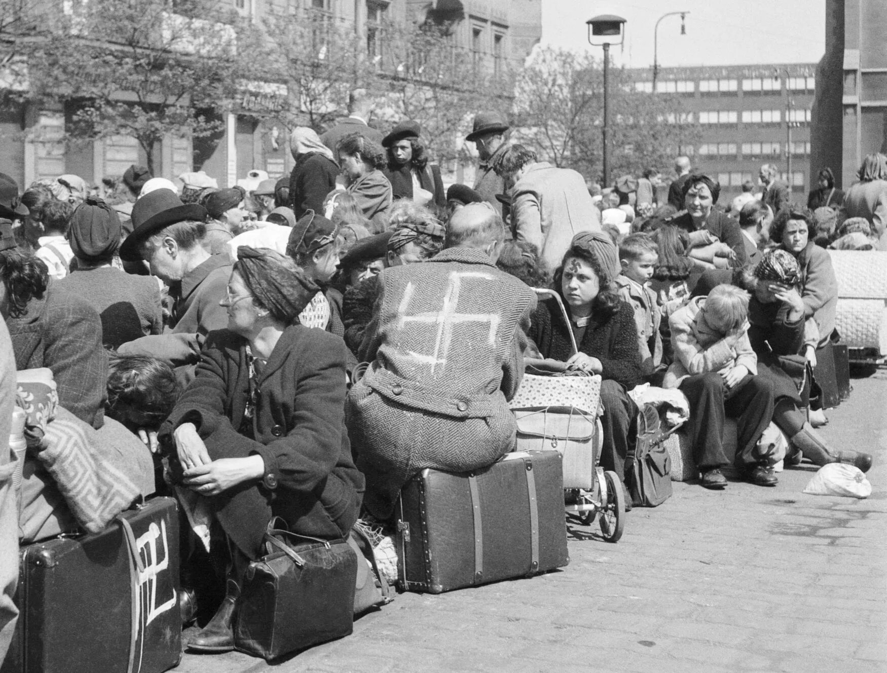 Советские депортации. Депортация немцев в годы Великой Отечественной войны 1941. Депортация немцев 1941 в Казахстан. Депортация немцев из СССР В Германию. Выселение немцев из Силезии в 1945.