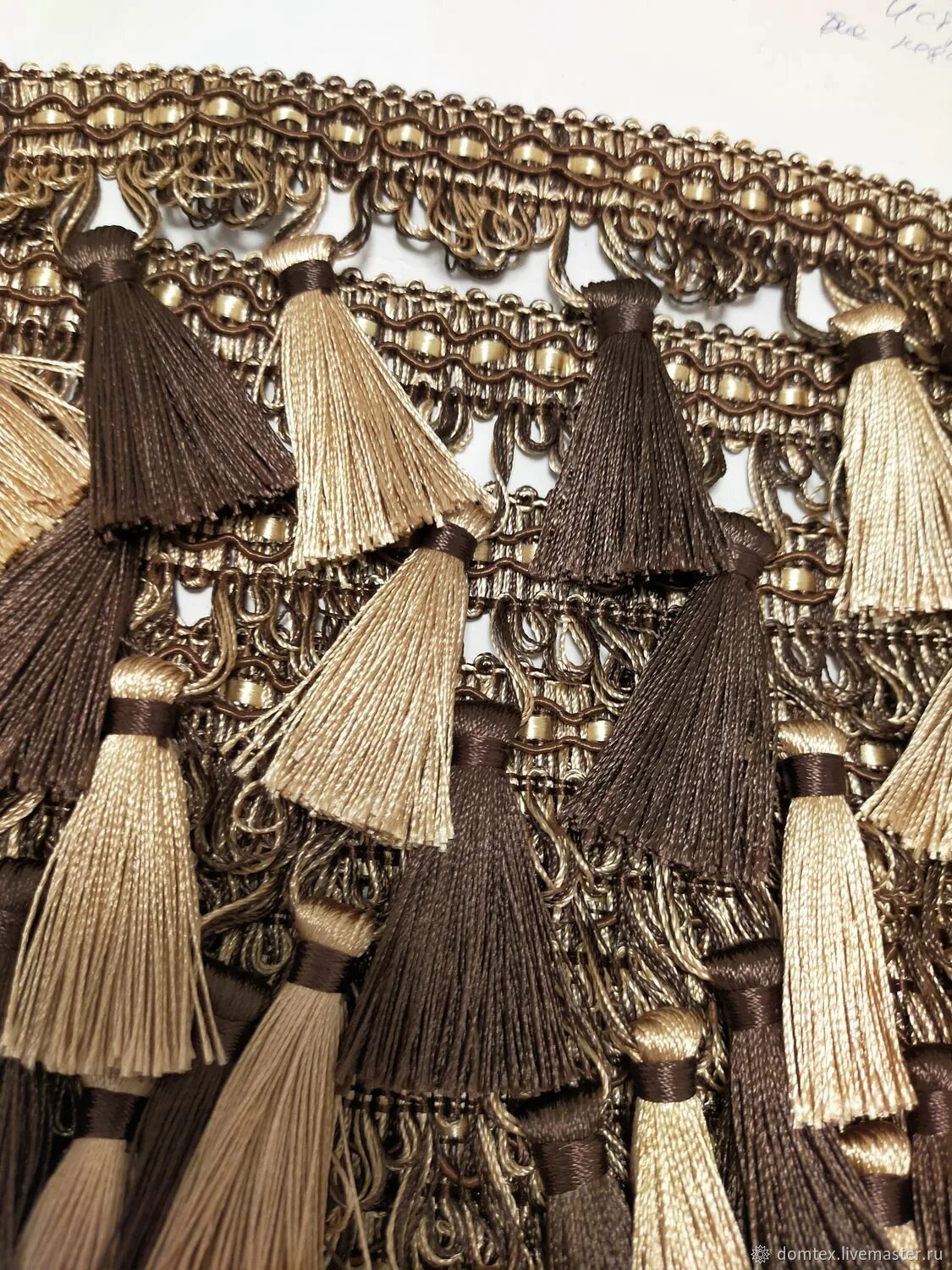 Бахрома витая длинная купить. Бахрома для штор с кисточками. Бахрома с бусинами. Шторы с бахромой внизу. Бахрома работа.