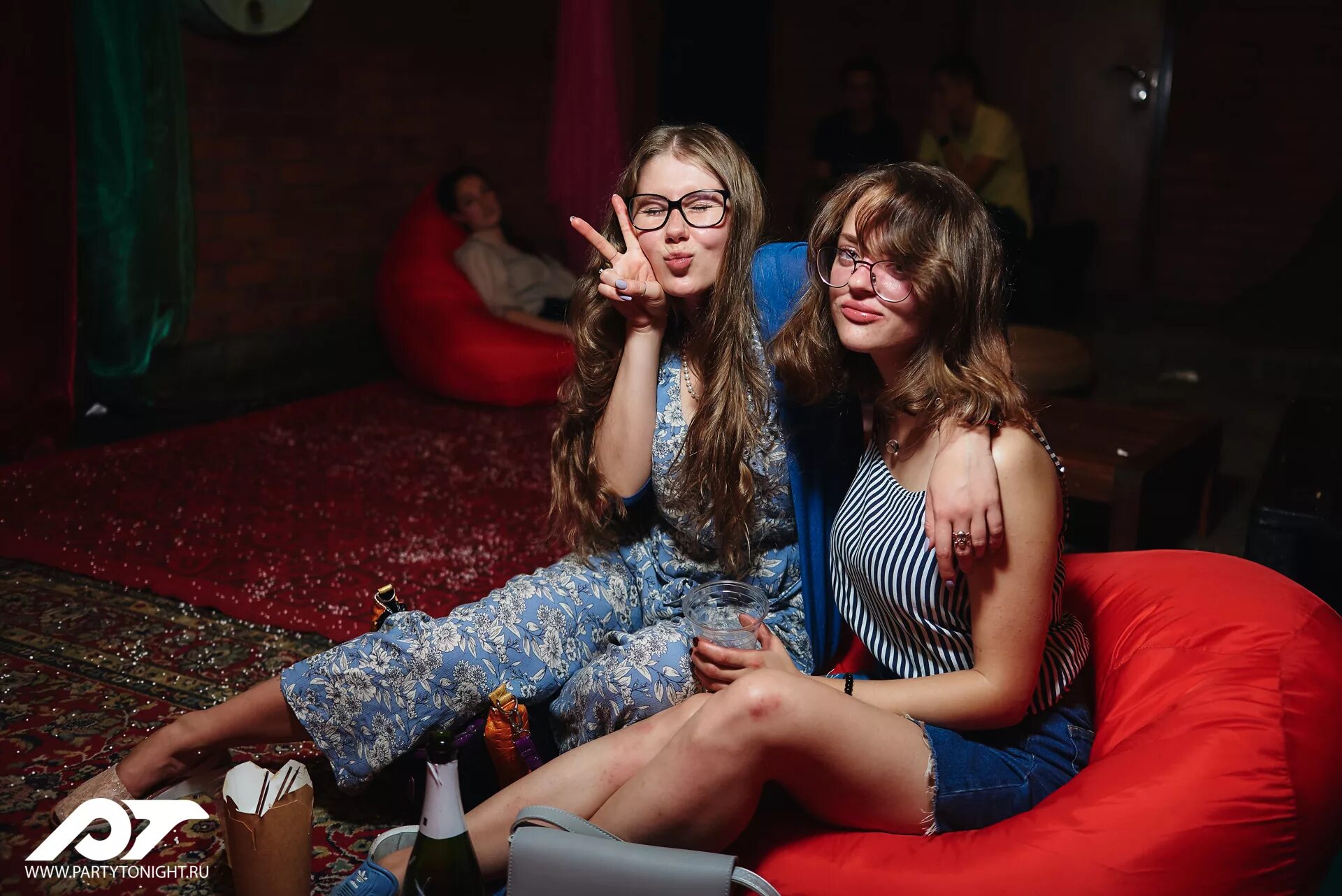 свингерские вечеринки. свингерская вечеринка в москве. элитная вечеринка. реальный свинг клуб видео. свингерские вечеринки в москве.
