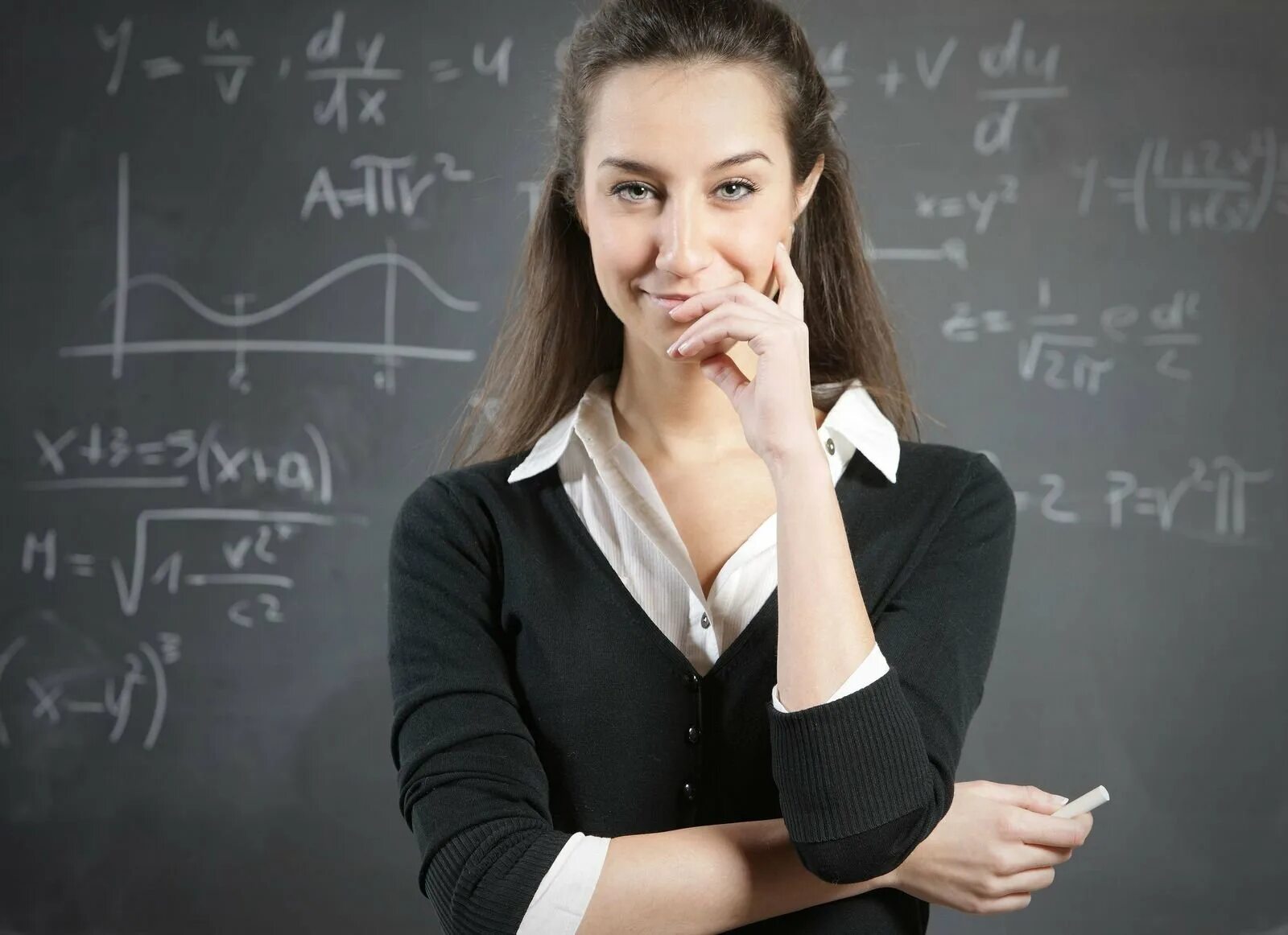 Учитель и молодые девочки. Учительница. Преподаватель в университете женщина. Красивые учительницы. Девушка педагог красивая.