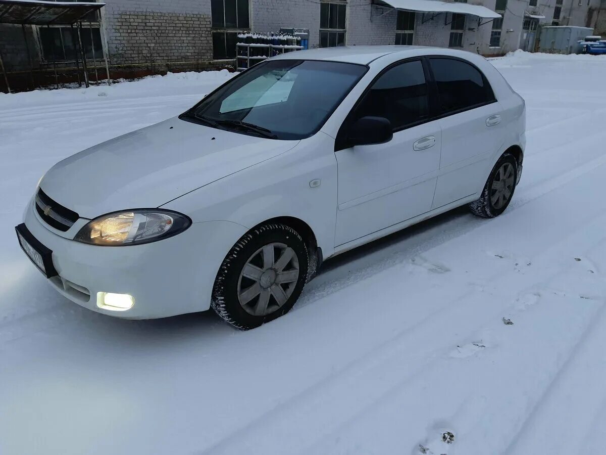 Chevrolet Lacetti 2010. Шевроле Лачетти 2010 белый. Шевроле Лачетти хэтчбек белая 2010. Chevrolet Lacetti 2010 хэтчбек. Шевроле лачетти 2010 хэтчбек