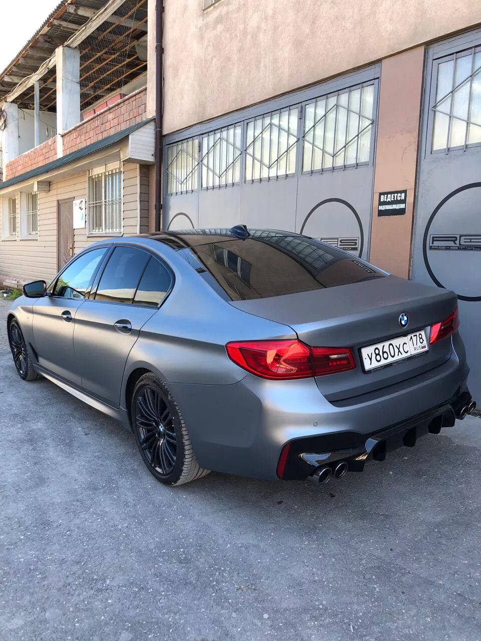 BMW m5 Grey Matte. BMW m5 f90 графит. BMW m5 f90 серая матовая. BMW f10 матовый серый. Матовая м5