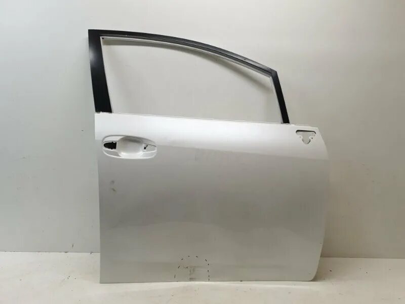 Дверь verso. Toyota verso дверь правая. 670020k060. 670020r140. 670020r141.