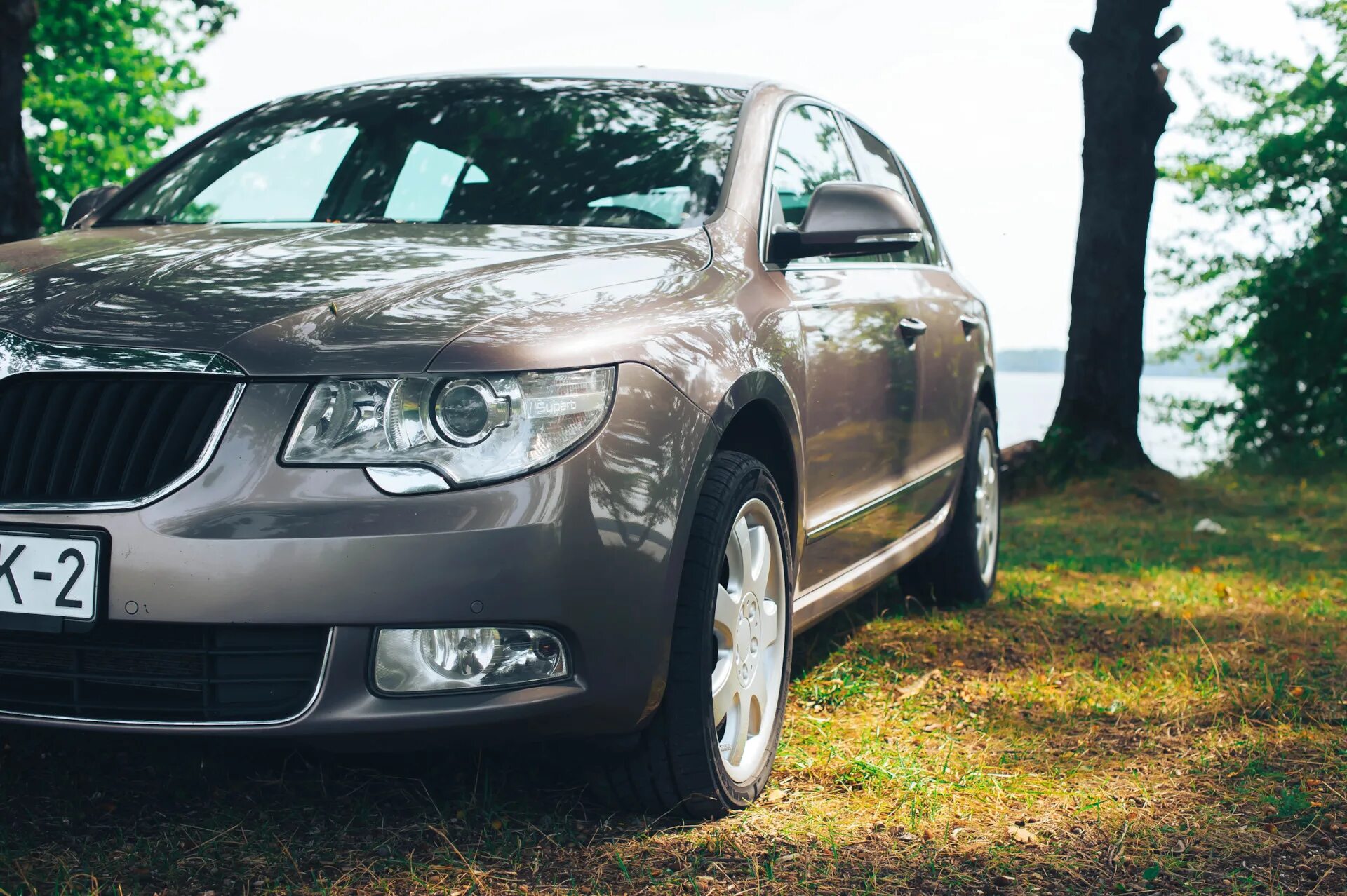 Superb mk2. Skoda superb mk2. шкода суперб 2 серебристый. skoda superb 2 серая. суперб 2 губа.
