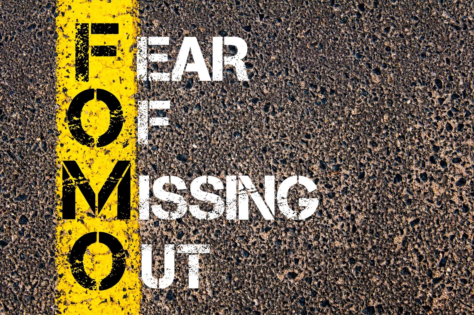 Because of missing. Fomo. fomo эффект. fear of missing out. fomo fear of missing out.