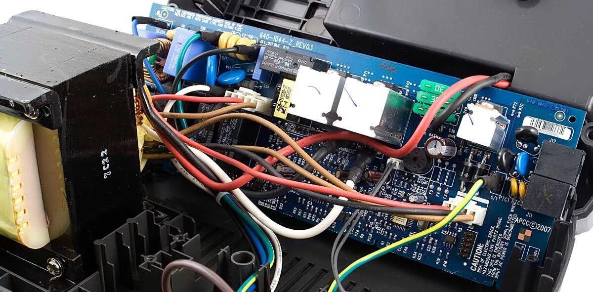 Ремонт apc. Apc back-ups 650 плата. apc back ups rs 650. apc back-ups 650 аккумулятор. аккумуляторы на ибп apc 650.