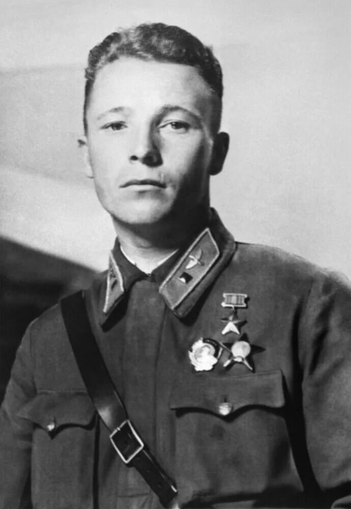 Талалихин герой советского Союза. Один из первых летчиков совершивших ночной таран