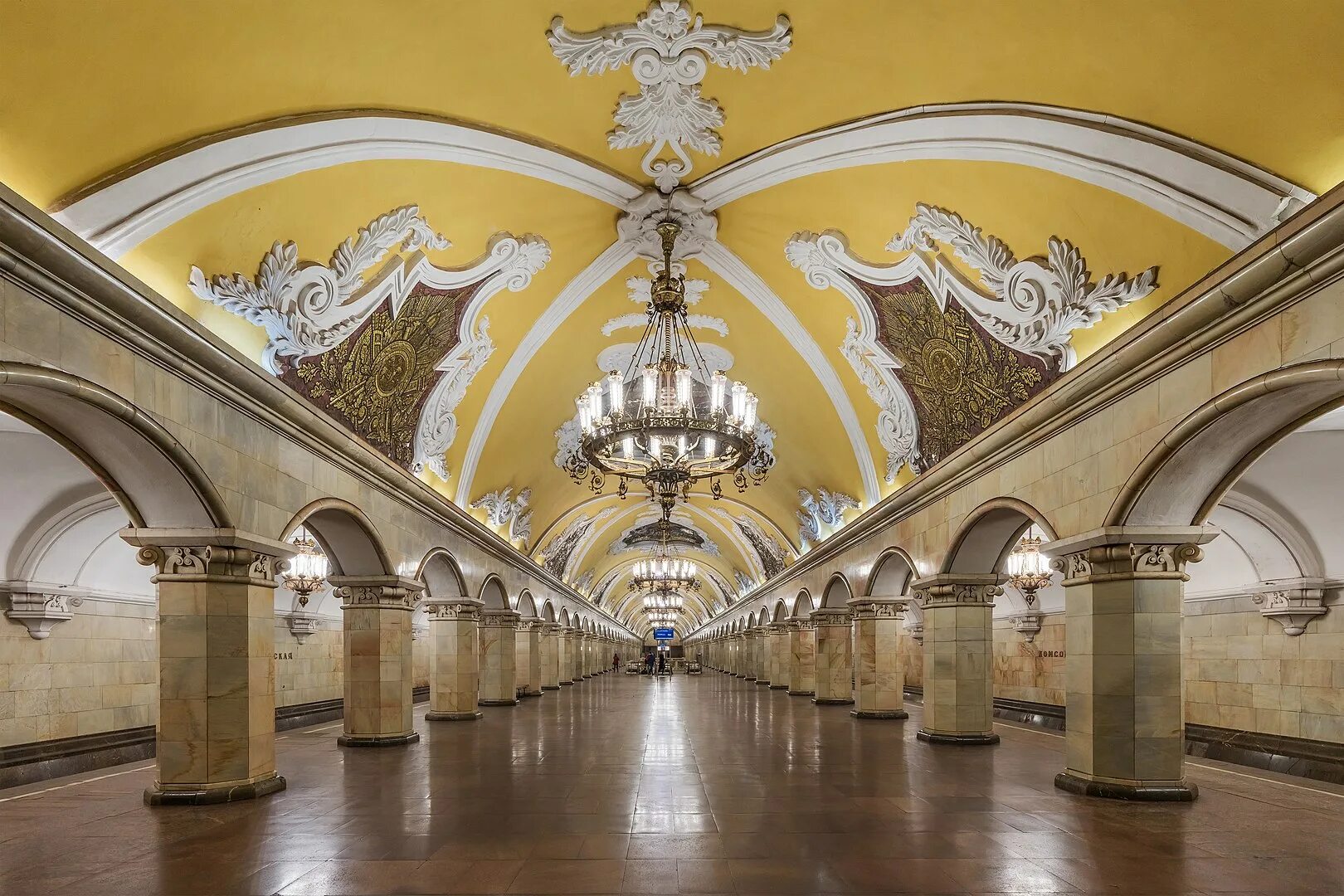 Метро москвы поле. Щусев станция «Комсомольская-Кольцевая». Комсомольская (станция метро, Кольцевая линия). Станция метро Комсомольская Щусев. Станция Комсомольская Кольцевая 2020.