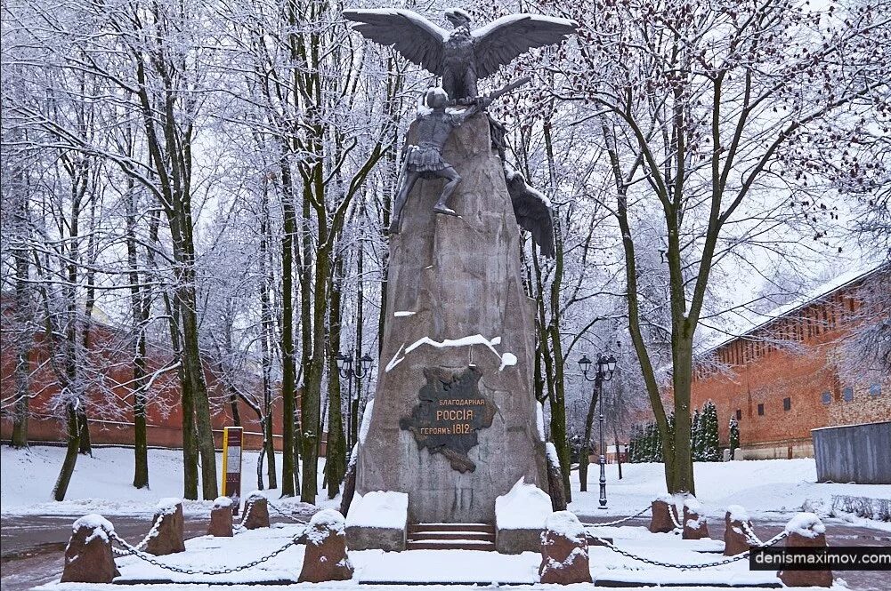 смоленск памятник с орлами 1812. смоленск памятник героям 1812. смоленск памятник героям 1812. памятник в смоленске благодарная россия героям 1812. смоленск памятник героям 1812.