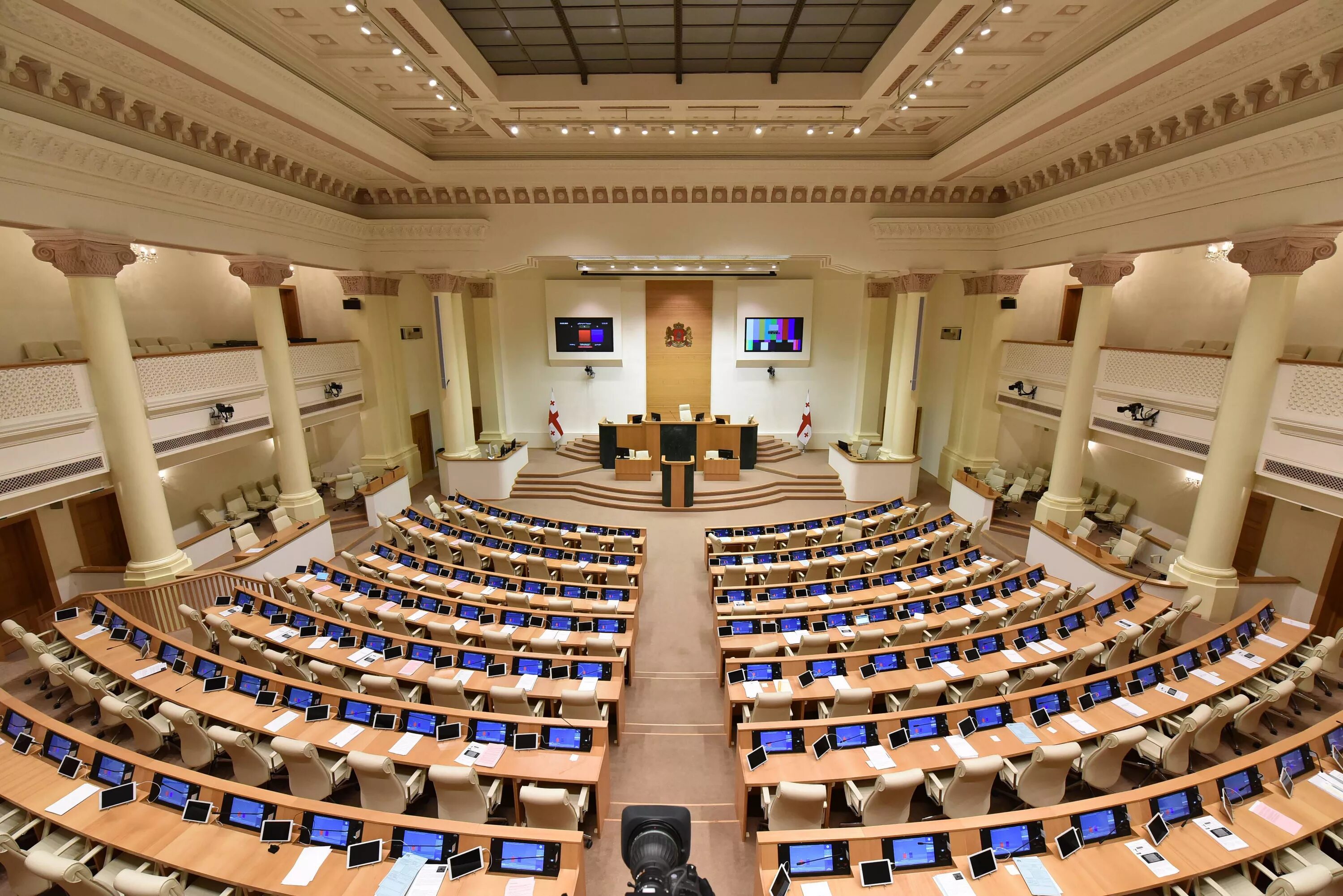 Тбилиси парламент. Депутаты грузинского парламента. Грузия парламентская. Депутаты грузинского парламента. Грузия парламентская.