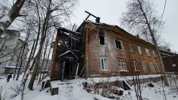 Архангельск расселение аварийного. Архангельск расселение аварийного жилья. Аварийное жилье Архангельск. Ветхое жилье Архангельск. Переселение из аварийного жилья Ханты-Мансийск.