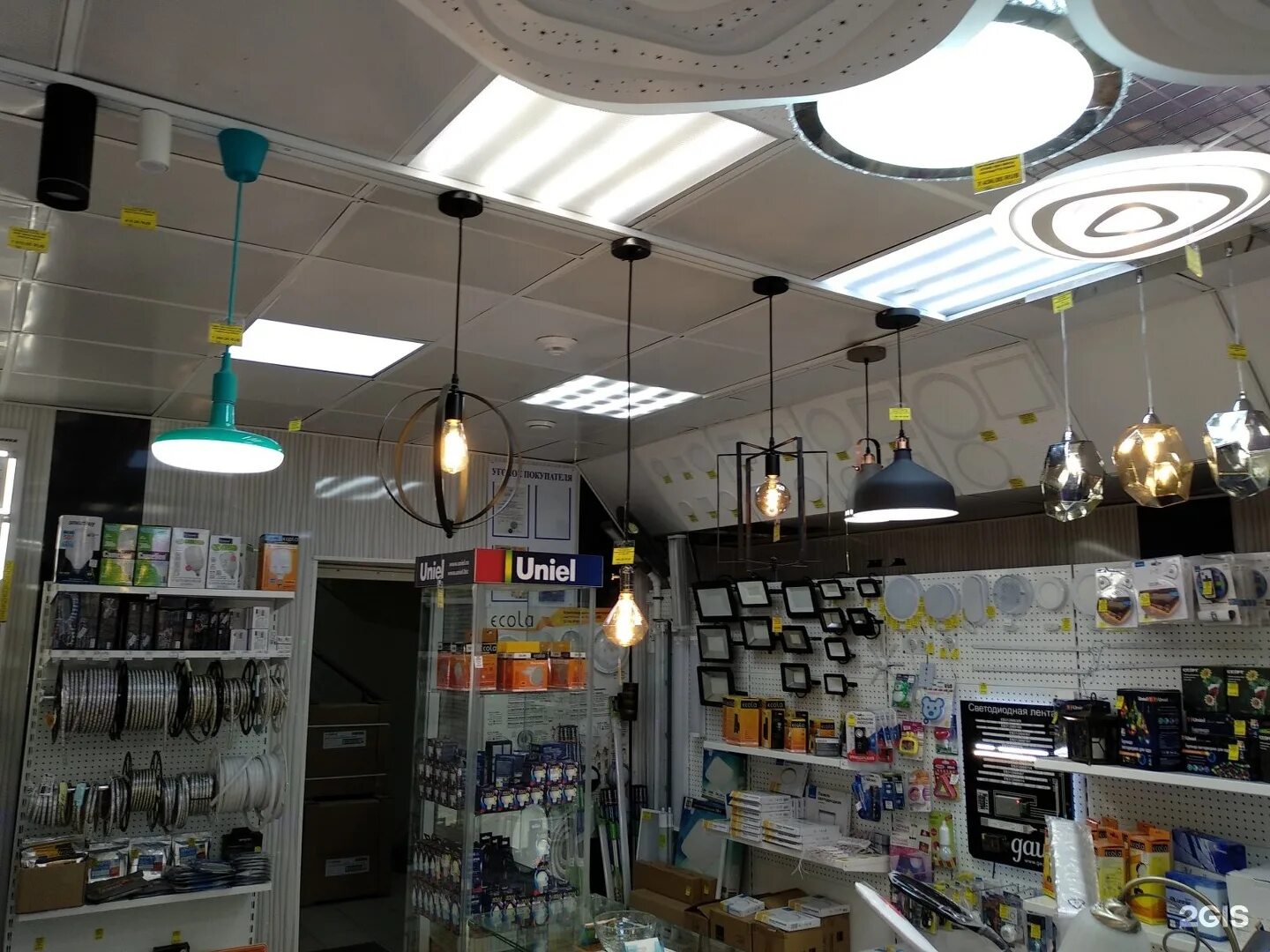 Swg светодиодное освещение шоурум. магазин светодиодного освещения. электротовары и освещение. магазины светодиодного света. освещения для бутика светодиодный.
