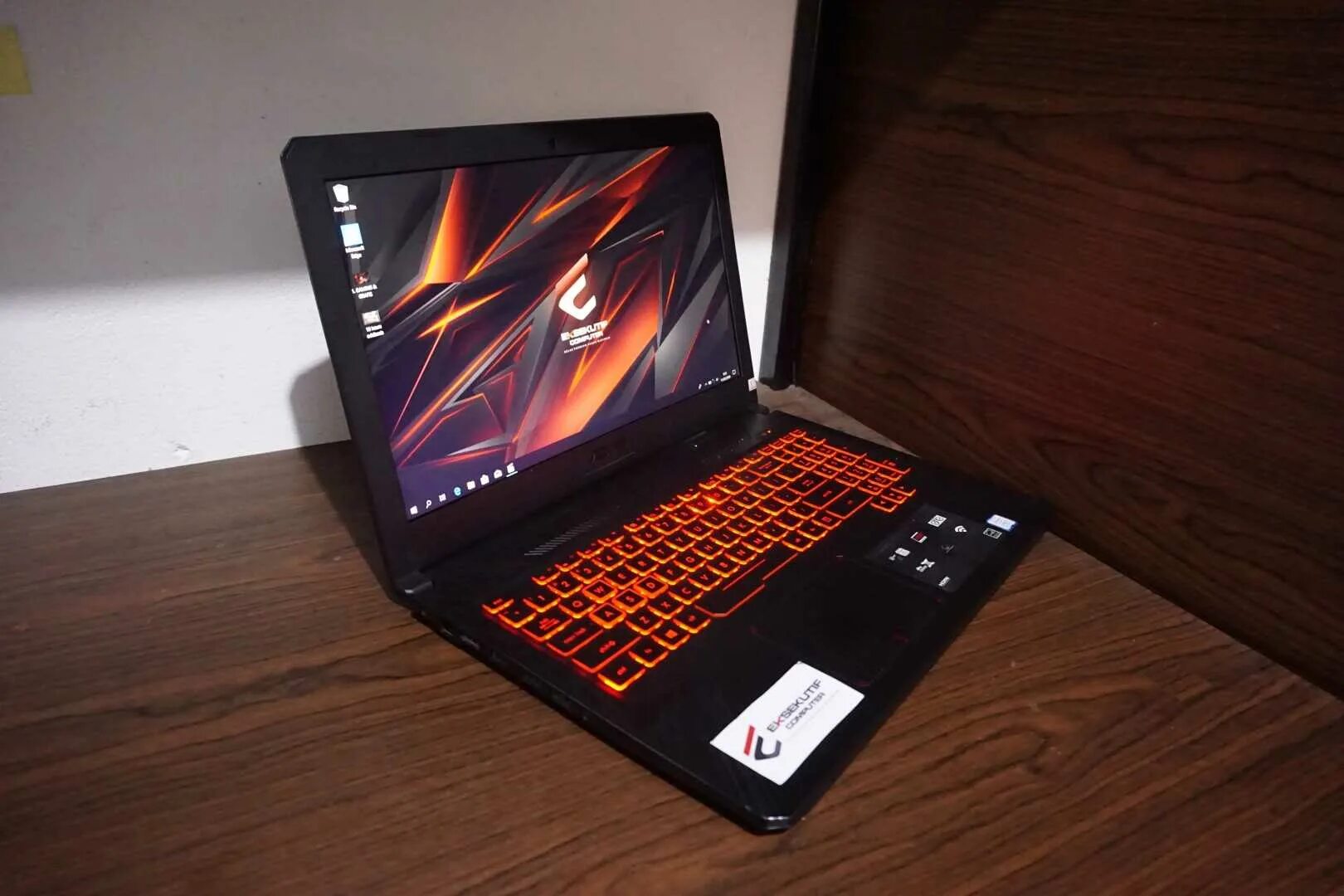 Ноутбук asus tuf gaming fx507zc4 hn009. ASUS TUF fx504. ASUS fx504 Series. Асус туф гейминг fx504. ASUS fx506.