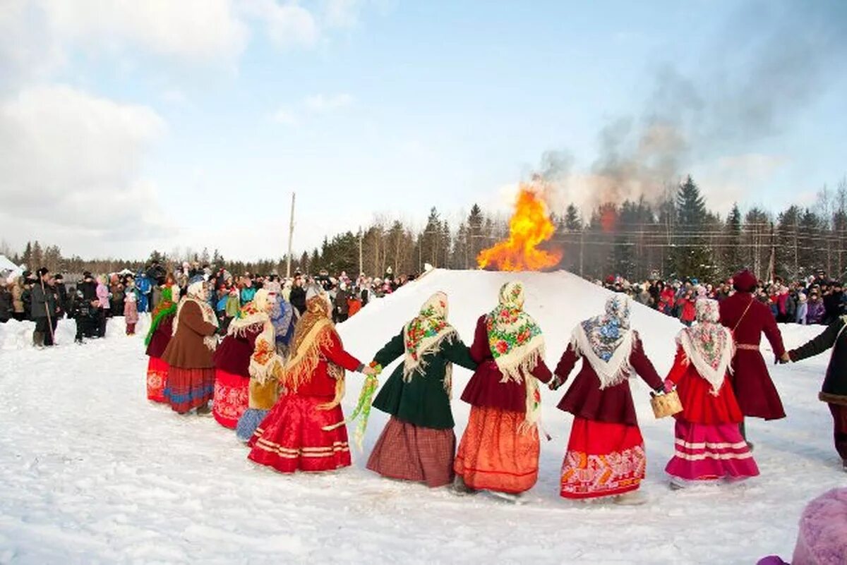 Зимние гуляния. Зимние праздники по старинному календарю народов. Чучело масленицы. Витославлицы великий новгород масленица. Праздник масленица сожжение чучела.