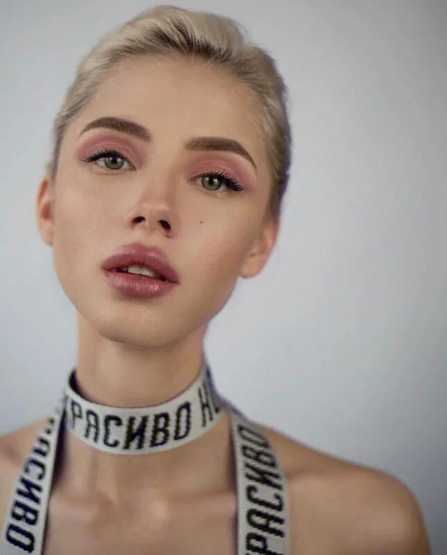 Модель елизавета x. Qweex. Virtual feel елизавета модель. Feels virtual. Перчатки проджект пандора картинка.