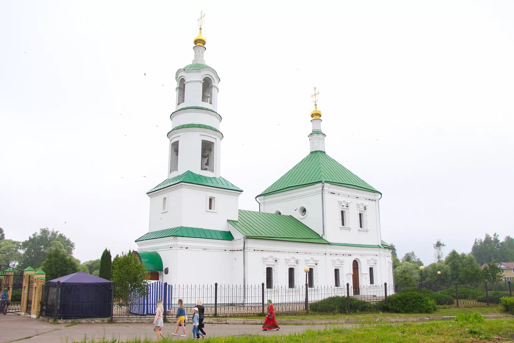 Троицкий район орловской области. Церковь Льгов Орловское Полесье. Храм Святой Троицы Льгов. Льгов Орловская область Хотынецкий район. Льгов Церковь Орел.