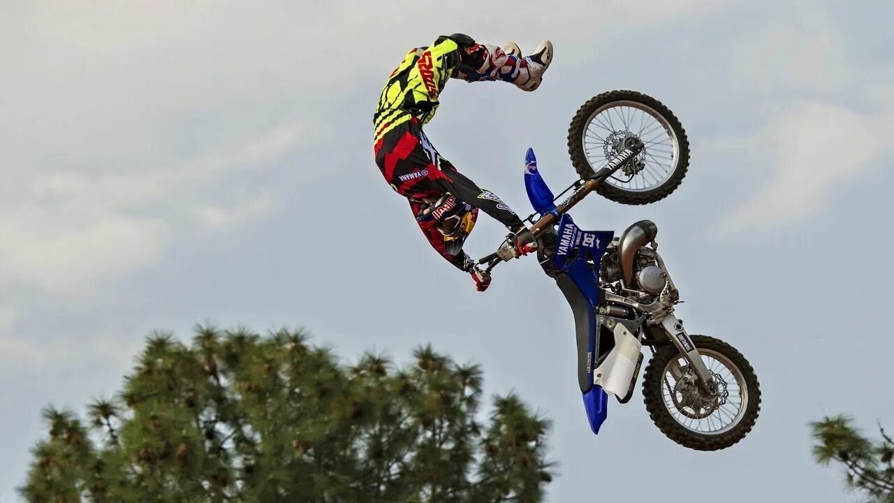 Tom pages. Мотофристайл Red bull. Том Пажес мотофристайл. Мотофристайл x Fighters. FMX мотофристайл.