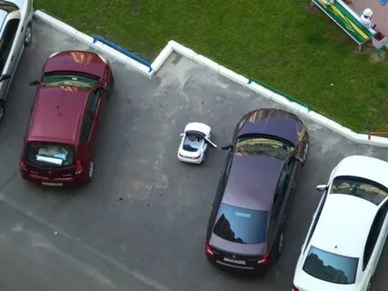 Занимают места во дворе