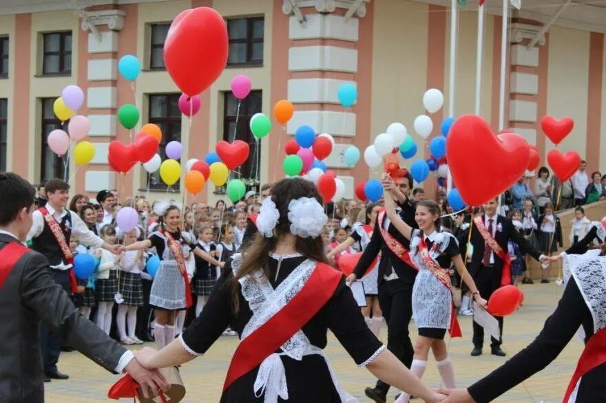 Идеи последнего звонка 9. Последний звонок. последний звонок 11 класс. идеи на линейку последний звонок. выпускной в школе 11 класс.